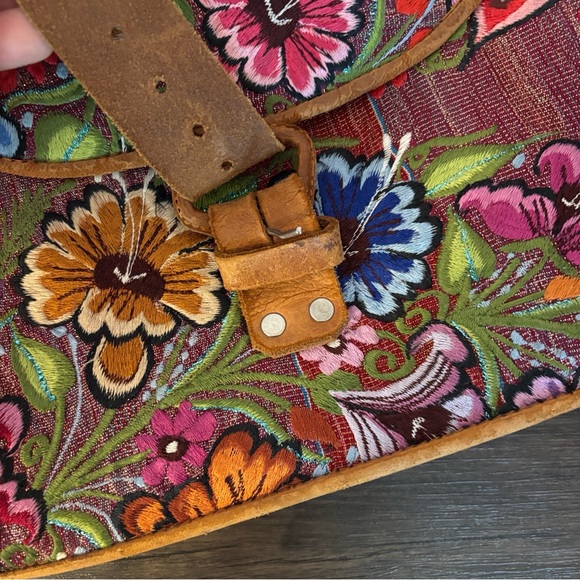 Floral Bag with buckle - Picture 4 of 7